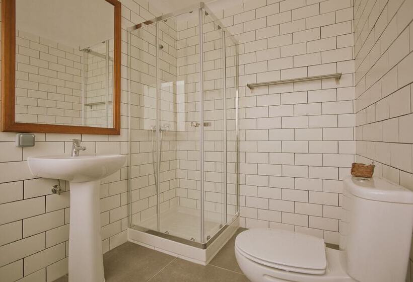 اتاق استاندارد سه نفره, Amar Hostel & Suites