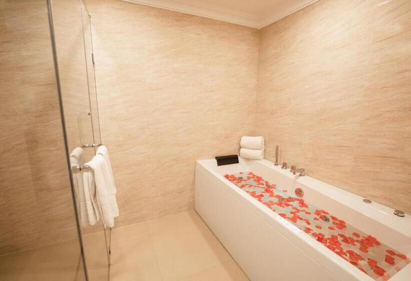 Президентский Люкс, Jenneys Residency
