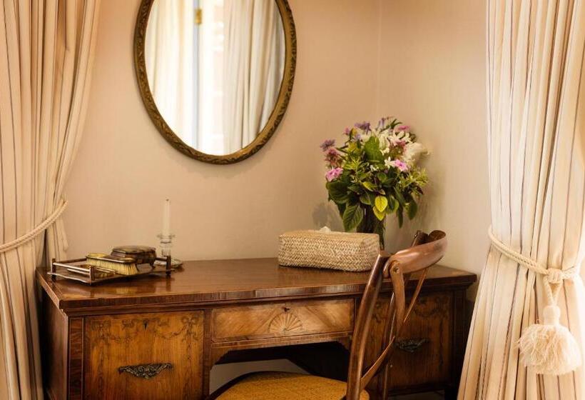 Номер Стандарт, Cornerway House