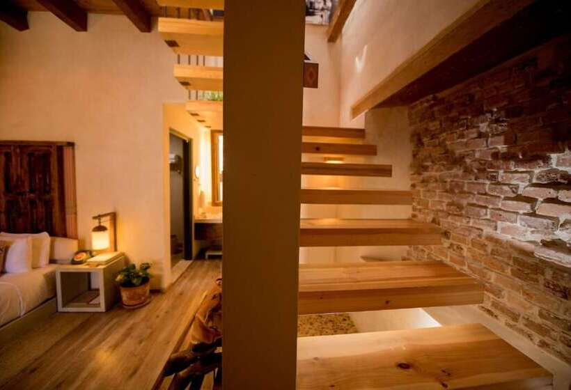 Suite Deluxe, Casa Lum