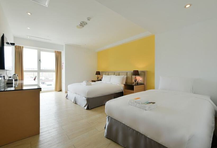 اتاق استاندارد سه نفره, Champs Elysees