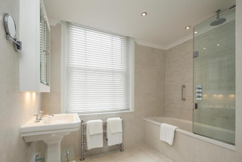 غرفة قياسية, Sloane Place