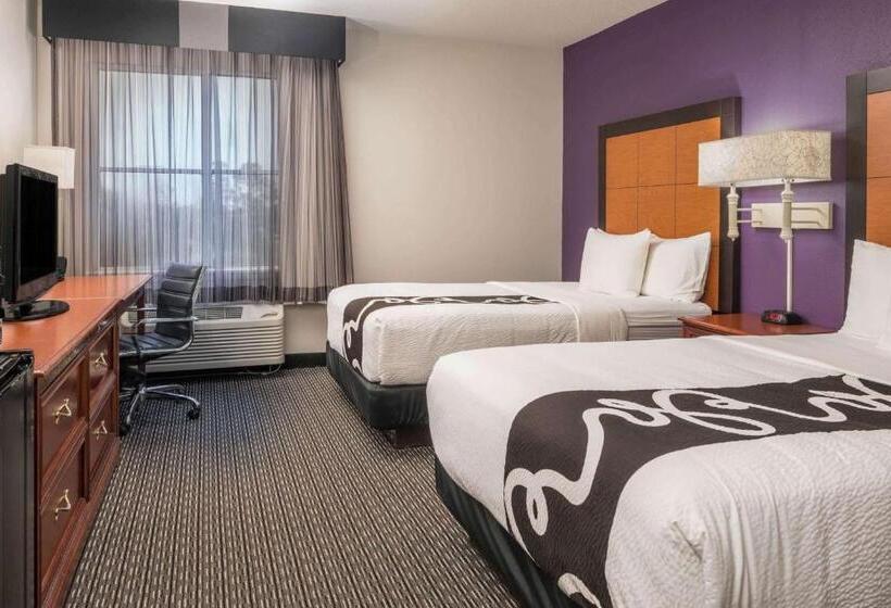 Номер Deluxe, La Quinta By Wyndham Naples East