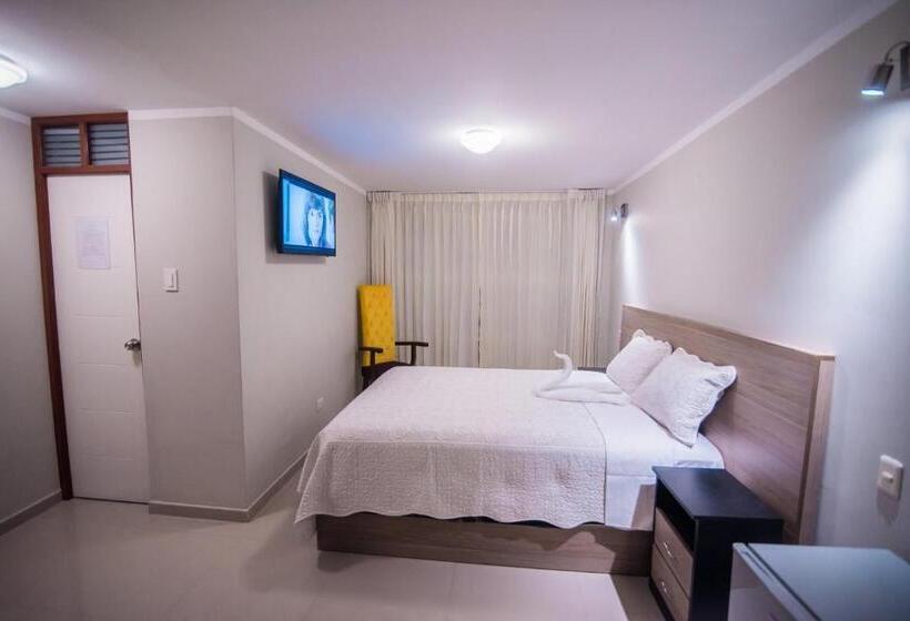 Номер Deluxe с Балконом, Hostal Montalvo