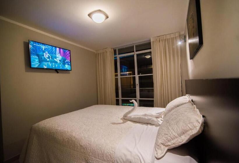 Номер Deluxe с Балконом, Hostal Montalvo