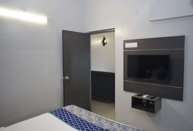 اتاق لوکس, Viswa Residency By Azalea