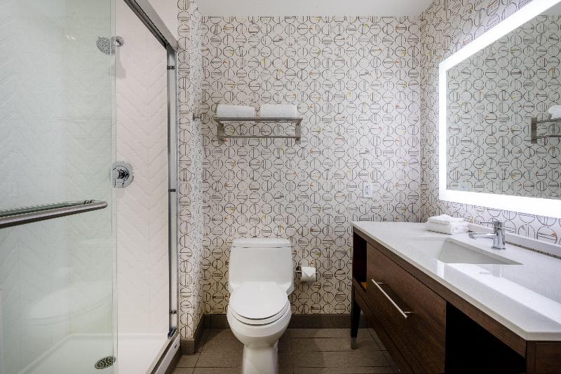 Стандартный Номер Кровать Кинг, Holiday Inn   Long Island   Islip Arpt East, An Ihg