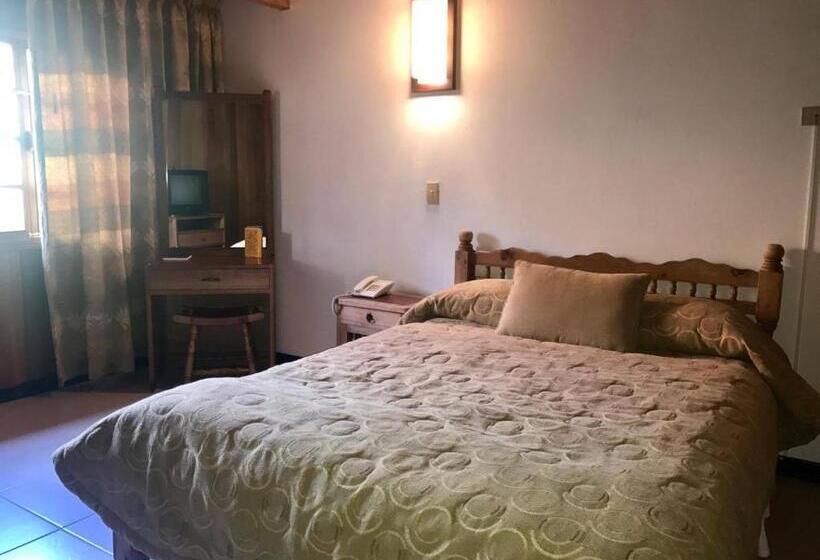 غرفة قياسية ثلاثية, El Camino Real