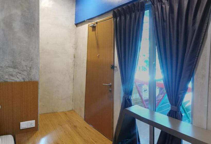 اتاق لوکس با تخت بزرگ, Rick Resort Teluk Intan