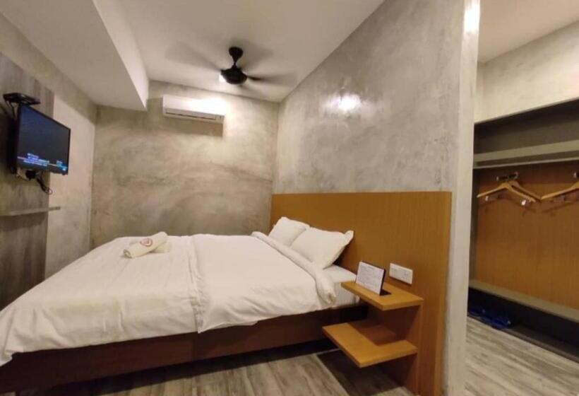 اتاق لوکس با تخت بزرگ, Rick Resort Teluk Intan