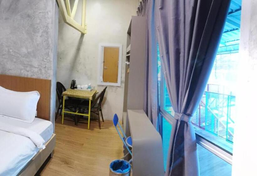 اتاق لوکس سه تخته, Rick Resort Teluk Intan