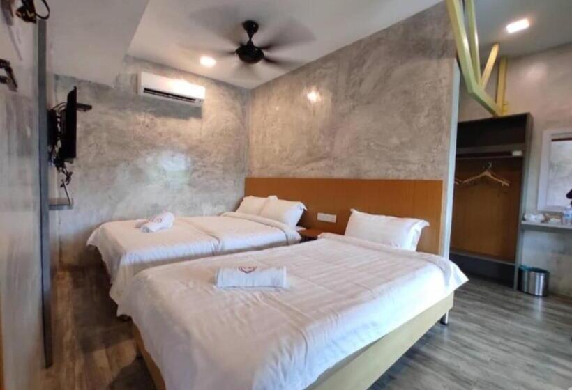 اتاق لوکس سه تخته, Rick Resort Teluk Intan