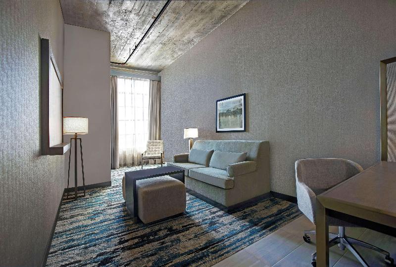 Suite Queen Bed, Embassy Suites By Hilton Rockford Riverfront