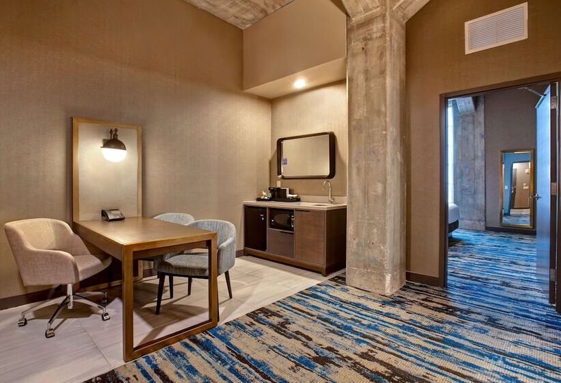 Suite Tilpasset til Handicappede, Embassy Suites By Hilton Rockford Riverfront