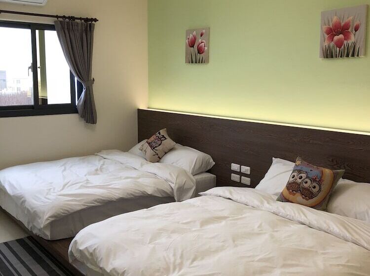 اتاق استاندارد چهار تخته, Warm B&b