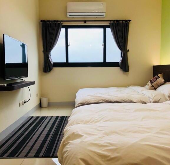 اتاق استاندارد چهار تخته, Warm B&b