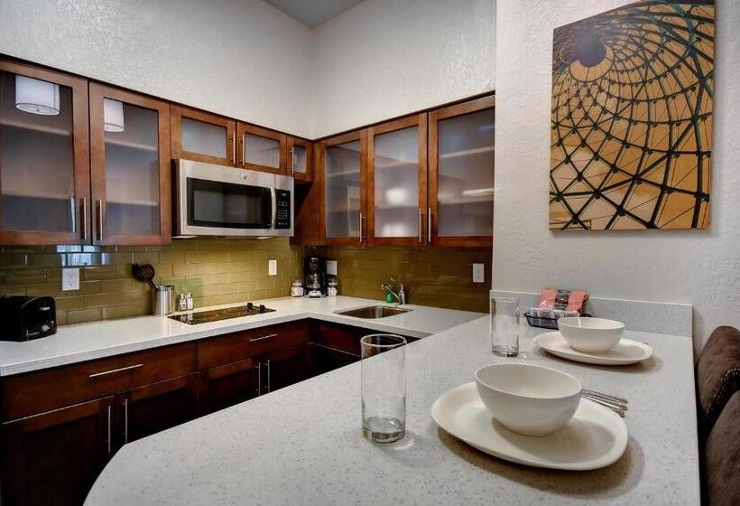 Люкс Кровать Кинг, Staybridge Suites   Holland, An Ihg