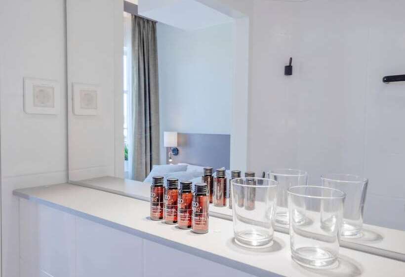 Семейный Номер, Hamnhotellet