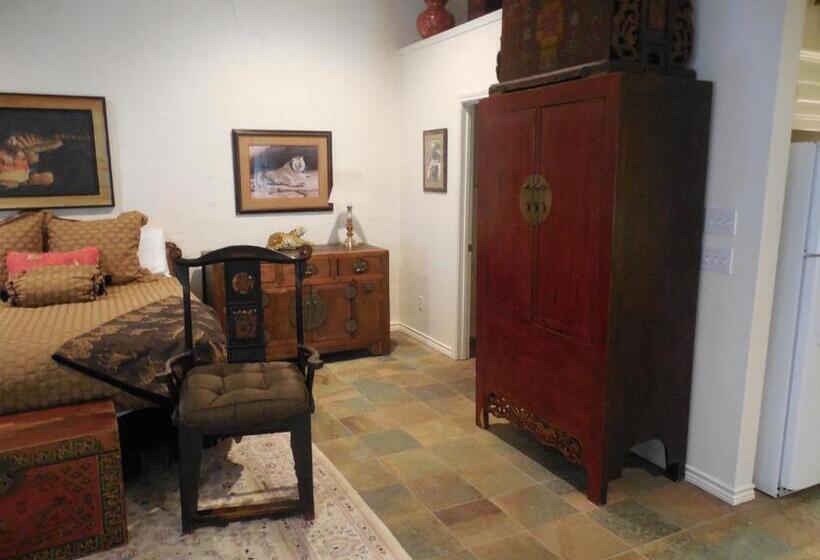 Люкс Deluxe Кровать Кинг, Dogwood Springs Lodgings