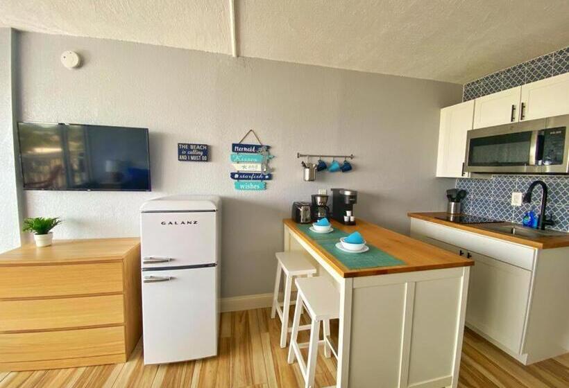 Студия Стандарт Вид на Море, Castaways Resort Studios