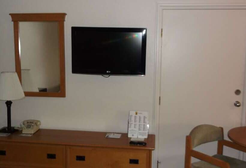 스위트, Super 8 By Wyndham Salina/scenic Hills Area