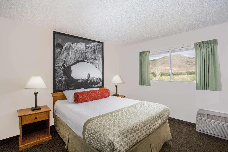 스위트, Super 8 By Wyndham Salina/scenic Hills Area