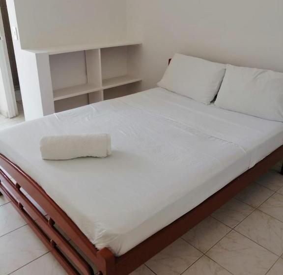 اتاق استاندارد, Es Lancers, Melgar