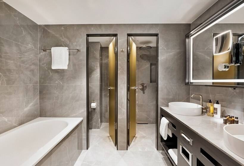 Полулюкс, Hyperion Hotel Leipzig