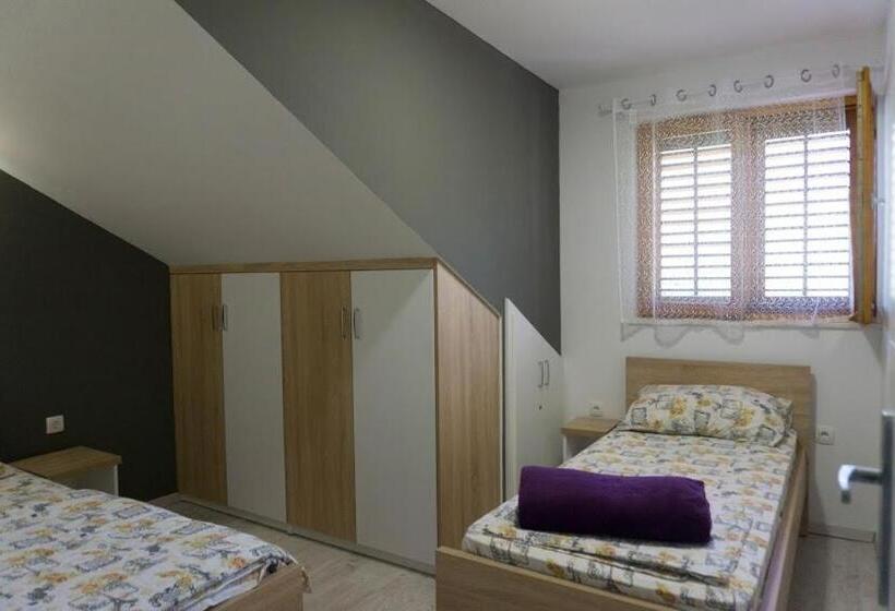 استودیوی استاندارد, Apartments Ena