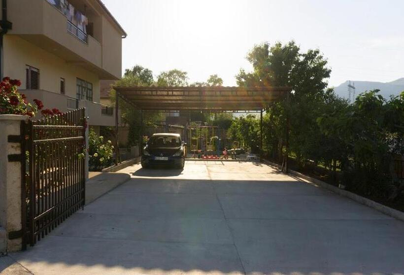 استودیو خانوادگی, Apartments Ena