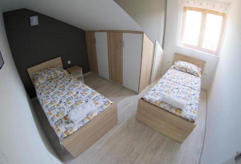 استودیوی استاندارد, Apartments Ena