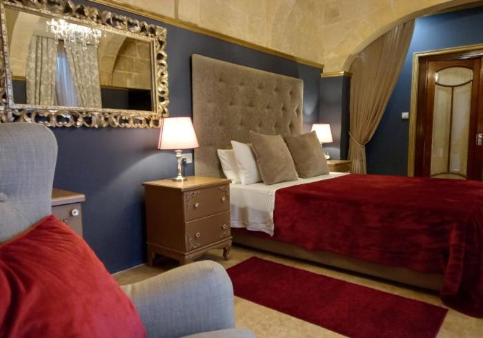 استودیوی استاندارد, Julina Boutique Living