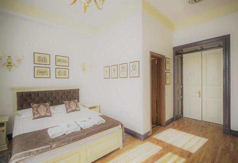 Номер Стандарт, La Curtea Domneasca