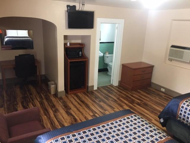 Номер Стандарт, Hilltop Inn