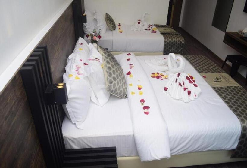 اتاق لوکس سه تخته, Rest And Comfort Boutique