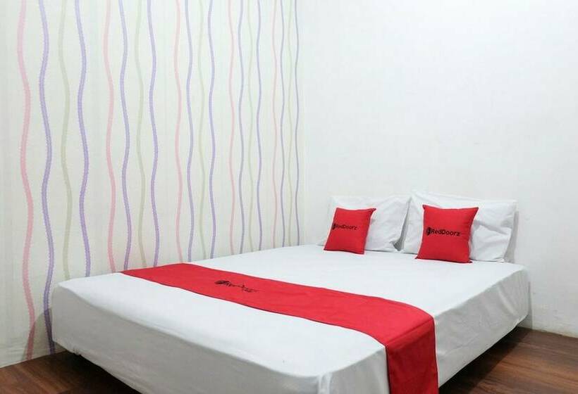 Номер Стандарт, Reddoorz Near Ahmad Yani Airport 3