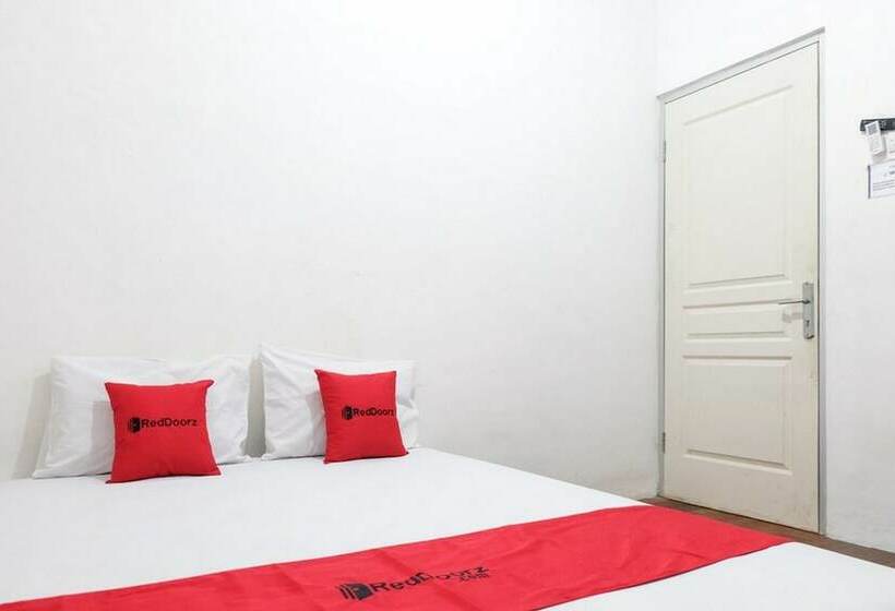 Номер Economy, Reddoorz Near Ahmad Yani Airport 3