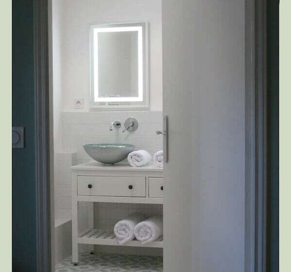 اتاق استاندارد, De L'anglais, Guesthouse