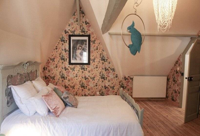 Номер Стандарт, Le Manoir Des Chevaux Dores