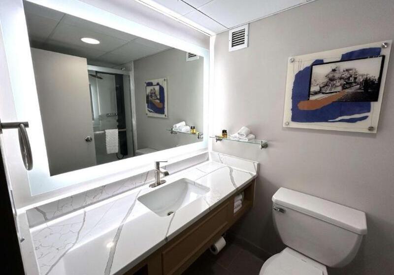 带大床的套房, Best Western Plus Heritage Rail Inn & Suites