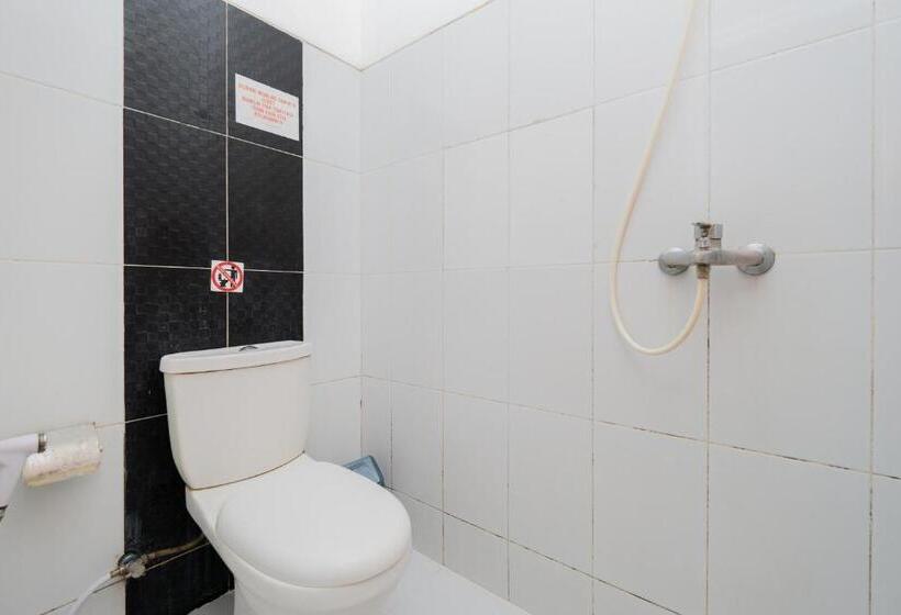 Номер Стандарт, Reddoorz Near Taman Krida Budaya Malang