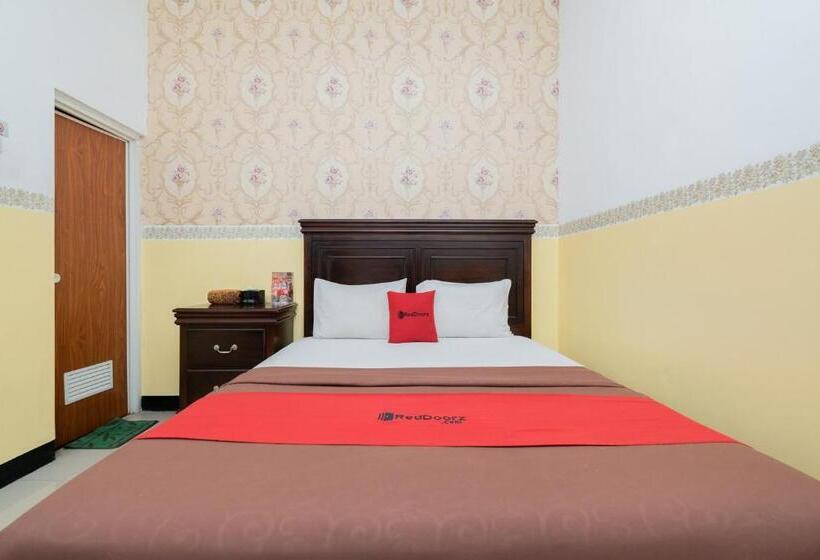 Номер Стандарт, Reddoorz Near Taman Krida Budaya Malang