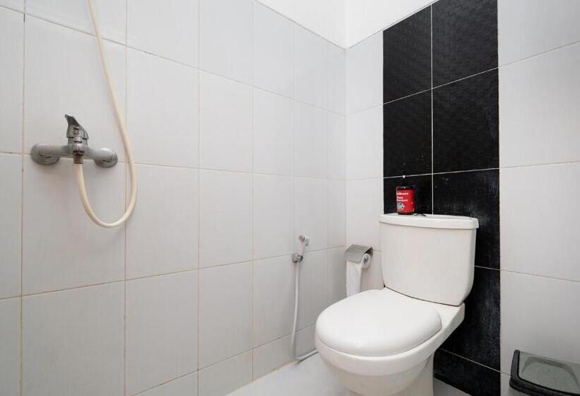 Номер Стандарт, Reddoorz Near Taman Krida Budaya Malang