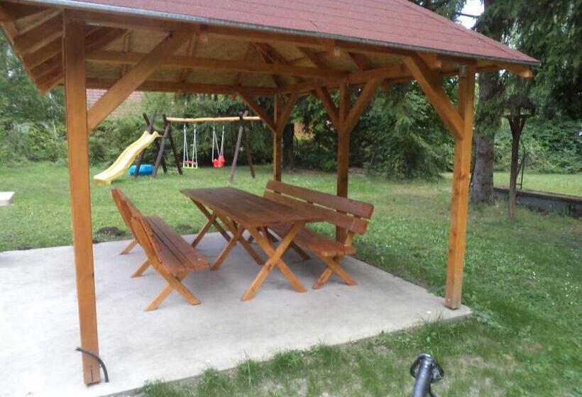 Апартаменты 1 Спальня Вид на Сад, Akvárium Apartmanházak