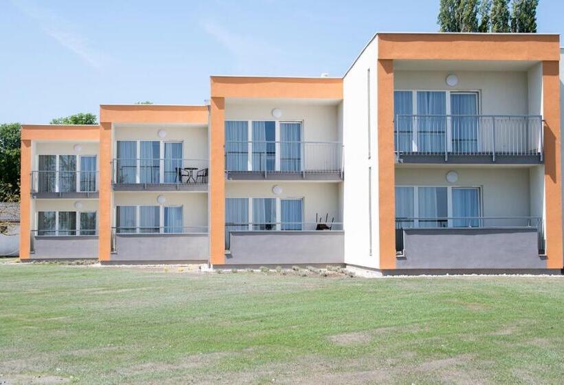 1 Bedroom Apartment Lake View, Akvárium Apartmanházak