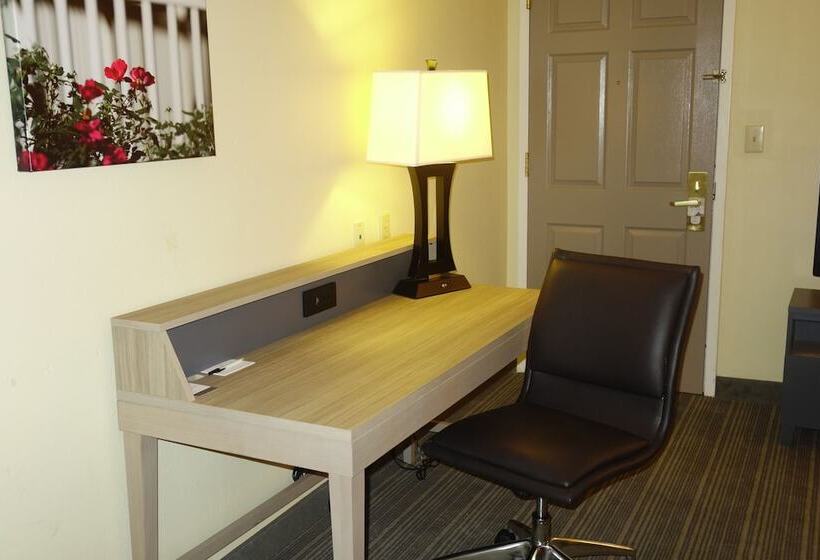 Люкс Адаптированный для Инвалидов, Country Inn & Suites By Radisson, Burlington Elon , Nc