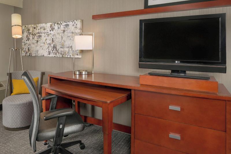 Стандартный Номер Кровать Кинг, Courtyard By Marriott New Haven Orange