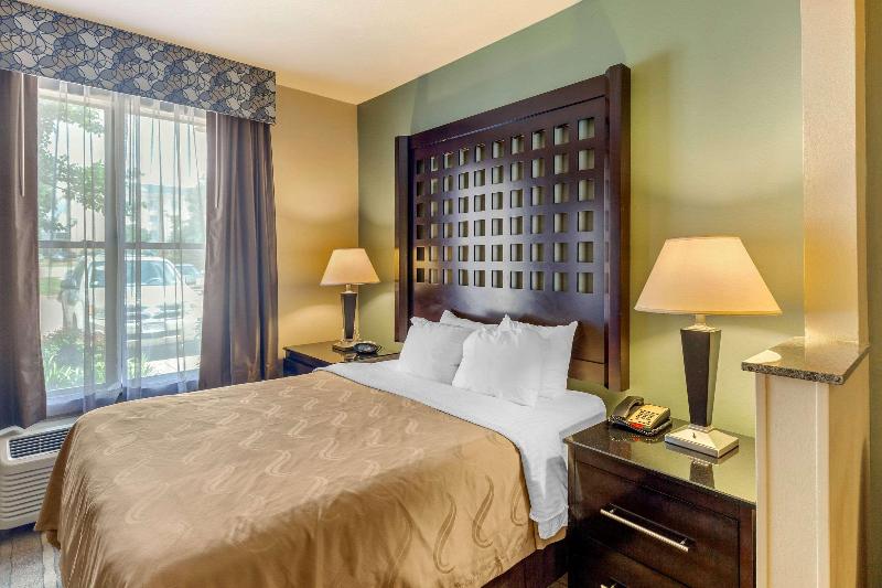 Люкс, Quality Suites Sherman