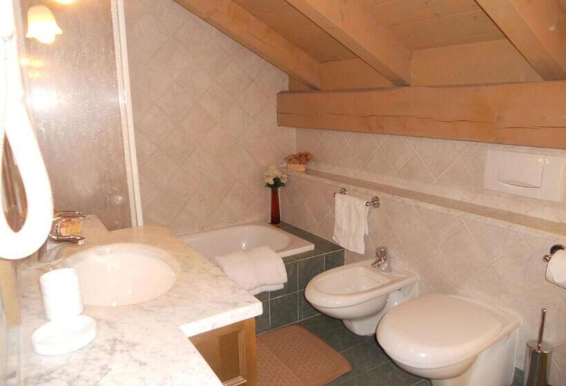 Apartamento 2 Quartos com Varanda, Residence Villa Avisio