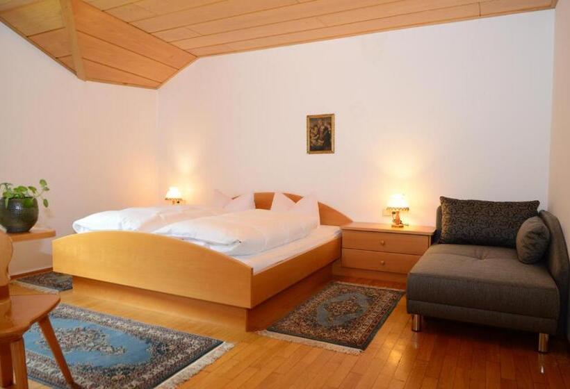 דירת חדר, Residence Granvara